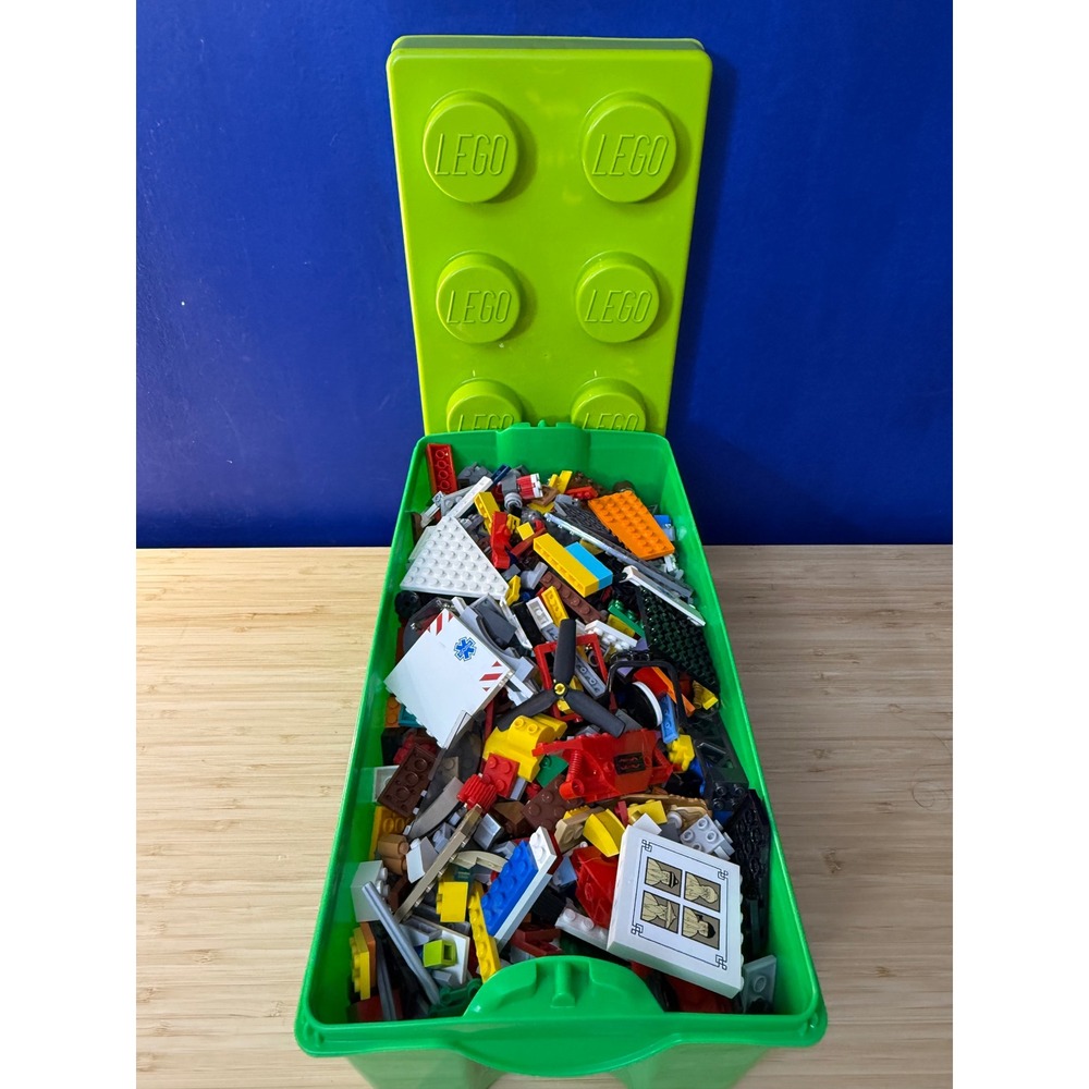 LEGO Bulk Bricks Assorted Pieces 4.7lb with Green 8-Stud Storage Brick Bin